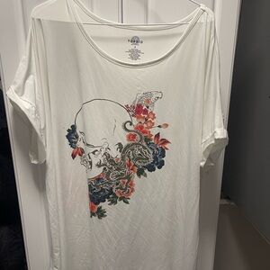 Torrid White Skull Floral Graphic Tee